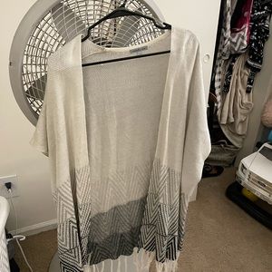 Short sleeve sweater